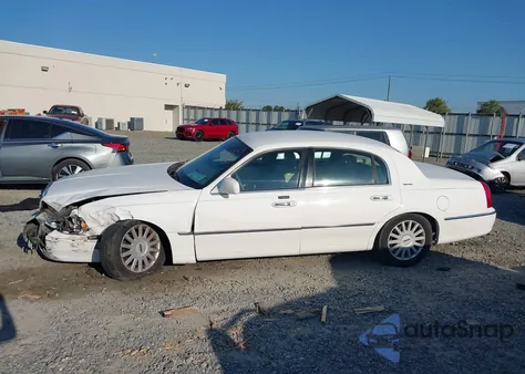 2005 Lincoln Town Car Signature from USA, damaged, VIN 1LNHM81W65Y634121